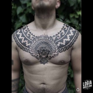 tatuaje_pecho_tradicional_cenefa_logiabarcelona_willian_spindola_